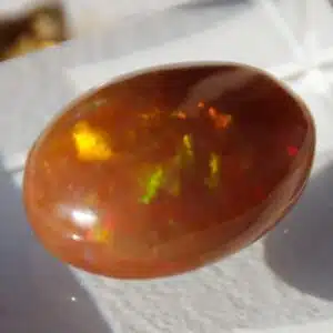 OPALE PRECIEUSE MIEL (Welo - Ethiopie) - Très beau cabochon Ovale - 4.7 cts - Montage Bijou