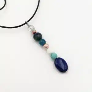 LACHER PRISE et CONCENTRATION - Pendentif Création avec mix de perles Lapis Lazuli, Hématite, Amazonite, Nacre, Apatite, Azurite, Cristal