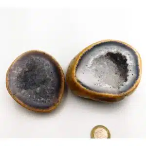 AGATE CRISTALLISEE - Belle géode polie avec couvercle de 9.5 cm