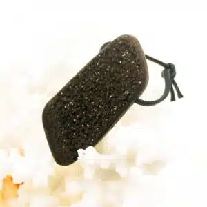 BOIS FOSSILISE - Sequoia - Ecorce cristallisée percée et montée en pendentif