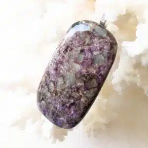 CHAROÏTE - Cabochon rectangulaire monté en pendentif