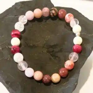 CALME et AMOUR - Bracelet Création avec perles de 8mm et mix de perles de Nacre, Quartz rose, Rhodochrosite, Rhodonite, Kunzite, Opale rose, Œil de tigre teintée rose, Cristal de roche craquelé.