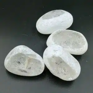 CRISTAL de ROCHE - Joli Galet "Emma eggs" ou galets dits "Givrés Gangue" ou encore appelés Quartz "window" de 4,5 cm