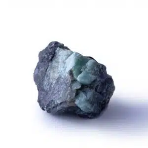 EMERAUDE - Joli brut avec ses cristaux incrustés dans leur gangue