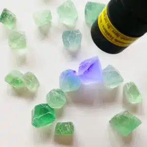 FLUORITE VERTE - octaèdre de Chine (système cristallin cubique) de 8 grs
