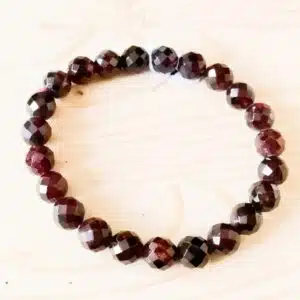 GRENAT ALMANDIN- Bracelet en perles rondes facettées de 8mm