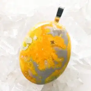 JASPE BUMBLEBEE (bourbon) - Cabochon taille ovale monté en pendentif