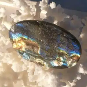 LABRADORITE Arc en ciel - Cabochon de forme ovale, face brute - montage bijou