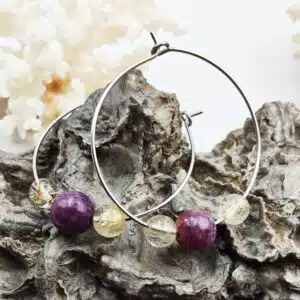 JOIE et CREATIVITE - Boucles d'oreilles Création, type créole avec mix perles de Quartz à rutile, Lepidolite
