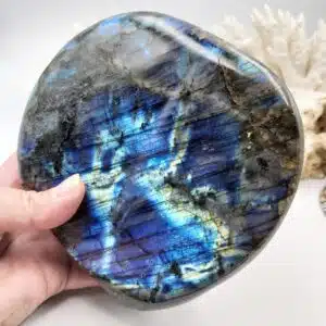 Magnifique LABRADORITE Bleue à fond plat de 2 kg