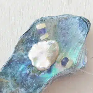 OPALE PRECIEUSE ARC EN CIEL (Welo - Ethiopie) , TANZANITE et PERLE DE CULTURE montée en collier