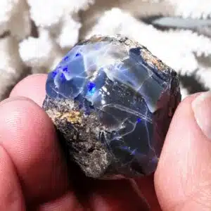 OPALE PRECIEUSE NOIRE  Brute (Welo - Ethiopie)  - Belle opale chocolat aux reflets bleus et verts de 23,3 grs