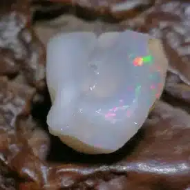 OPALE PRECIEUSE ARC EN CIEL Brute (Welo - Ethiopie) - Petit cristal aux reflets arc en ciel de 2.82 grs