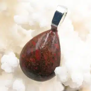 OS DE DINOSAURE FOSSILISE et AGATISE -Cabochon forme goutte monté en pendentif - 1.5cm