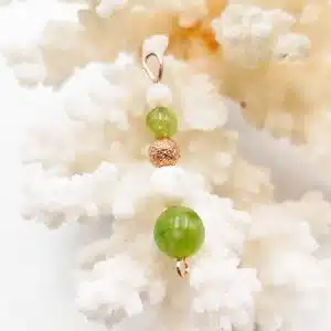 AMITIE et HARMONIE - Pendentif Création avec mix perles de Nacre, Péridot