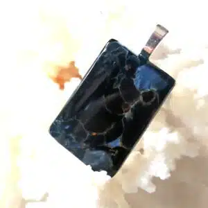 PIETERSITE - Cabochon de forme rectangulaire monté en pendentif !