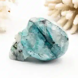 QUANTUM QUATTRO (4 mineraux) - Surprenant crâne de 7x5 cm