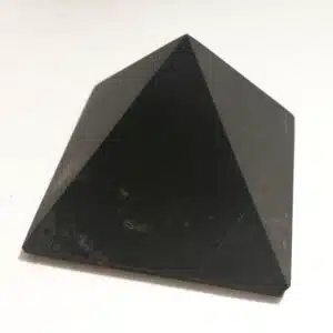 SHUNGITE mate - Pyramide de 7 cm