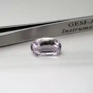 KUNZITE - Pierre Facettée Taille ovale - 5.3 cts - 13.5 x 8.3 x 6 mm - Montage bijoux