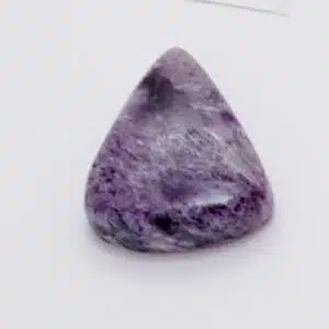 CHAROÏTE - Cabochon triangle de 6,1 grs pour montage bijoux