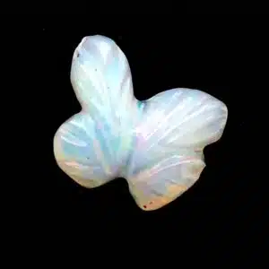 OPALE PRECIEUSE ARC EN CIEL (Welo -Ethiopie) -Montée en pendentif- Spécimen unique forme libre papillon