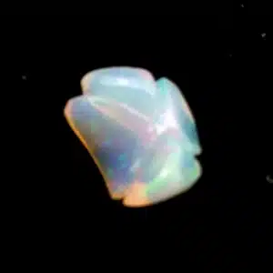 OPALE PRECIEUSE ARC EN CIEL (Welo - Ethiopie) - Montée en pendentif - Spécimen unique forme libre trèfle - 4 carats