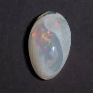 OPALE PRECIEUSE ARC EN CIEL (Welo - Ethiopie) - Très beau Cabochon ovale - 20.45 cts - Montage Bijou