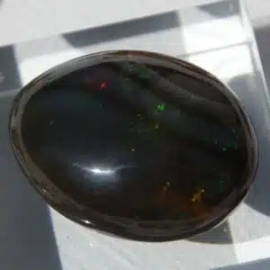 OPALE PRECIEUSE NOIRE (Welo - Ethiopie) - Très beau cabochon Ovale - 21.45 cts - Montage Bijou