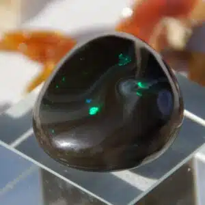 OPALE PRECIEUSE NOIRE (Welo - Ethiopie) - Très beau cabochon Ovale - 35 cts - Montage Bijou