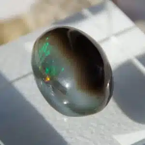 OPALE PRECIEUSE NOIRE (Welo-Ethiopie) - Très beau cabochon Ovale - 35 cts - Montage Bijou