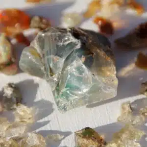 OPALE PRECIEUSE ARC EN CIEL brute (Welo - Ethiopie) - Belle opale précieuse hydrophane aux reflets arc en ciel de 33,4 grs