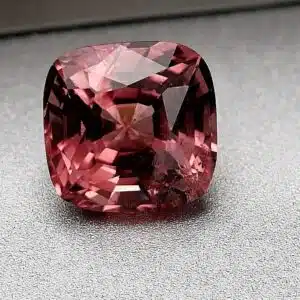 SPINELLE ROSE Saumon - Pierre facettée taille carrée - 1.55 Cts - 5 X 5 X 5 mm - Montage bijoux