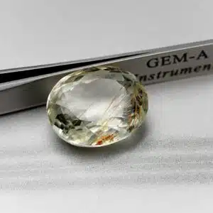 SPODUMENE A INCLUSIONS - Pierre facettée taille ovale - 24.95 cts - 20 X 16 X 9 mm - Montage bijoux