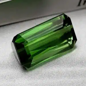 TOURMALINE VERDALITE - Pierre facettée - Taille Emeraude - 8.65 cts