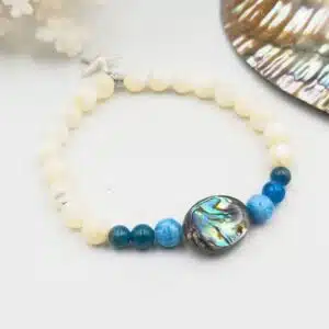 EQUILIBRE, PURETE et EXPRESSION - Bracelet Création en perles de 8 mm avec mix Abalone, Nacre et Apatite bleue