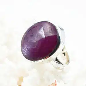 RUBIS  -  Cabochon de taille ovale monté sur bague en Argent 925/1000 - Bague réglable