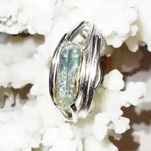 AIGUE MARINE brute - Jolie bague parée d'un cristal brut - Taille 55 - Argent 925 / 1000