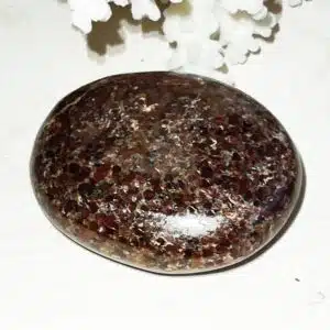 GRENAT ALMANDIN - Galet rond de 6 cm