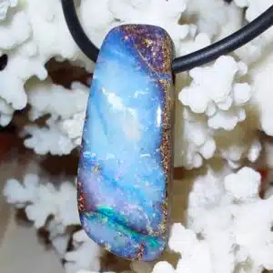 OPALE BOULDER BLEUE dans sa Matrice (Australie) - Cabochon percé monté en pendentif