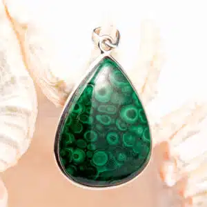 MALACHITE - Très joli pendentif de forme triangulaire monté sur Argent 925/1000