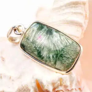 SERAPHINITE - Très joli pendentif de forme rectangulaire monté sur Argent 925/1000