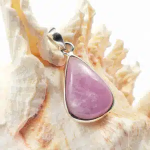 KUNZITE - Cabochon triangulaire monté en Pendentif sur Argent 925/1000