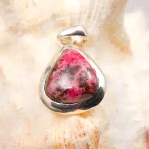 RHODONITE Rose et Noire - Cabochon trigonale monté en Pendentif en Argent 925/1000