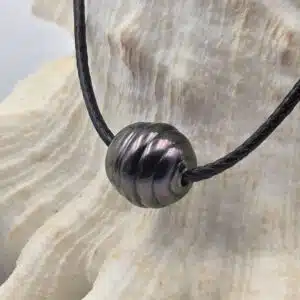 PERLE DE TAHITI - Perle baroque de 9 x 8 mm percée montée en collier / bracelet