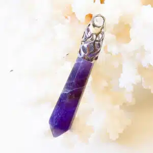 AMETHYSTE Brésil - Joli pendentif en forme de prisme gravé