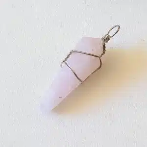 QUARTZ ROSE - Pendentif en forme de prisme