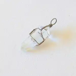 CRISTAL de ROCHE - Pendentif en forme de prisme