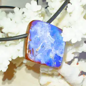 OPALE BOULDER BLEUE dans sa Matrice (Australie) - Cabochon format carré percé monté en pendentif