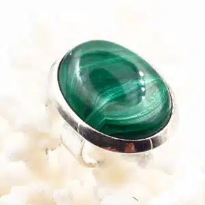 MALACHITE - Cabochon ovale monté sur une Bague réglable en Argent 925/1000