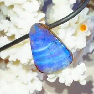 OPALE BOULDER BLEUE dans sa Matrice (Australie) - Cabochon format ovale percé monté en pendentif (Copie)